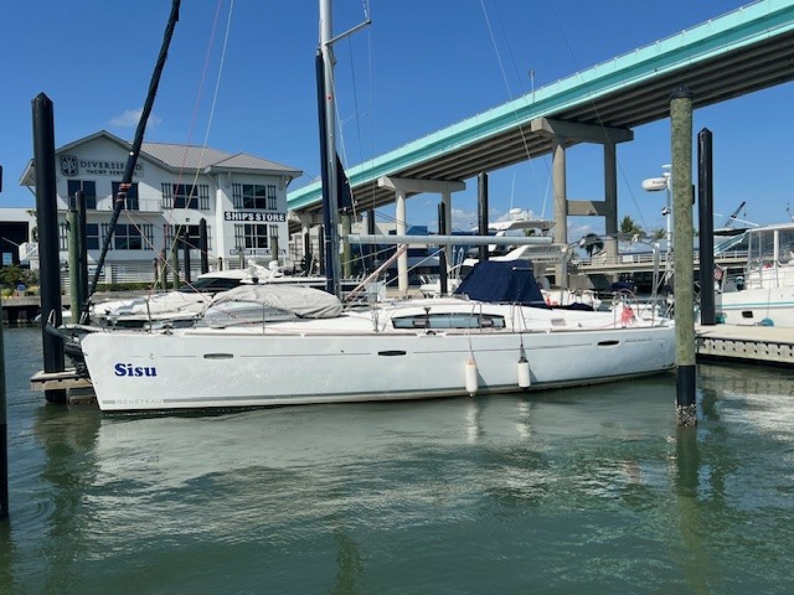 2009 Beneteau Oceanis 43 43 ft yacht for sale in Miami, Florida