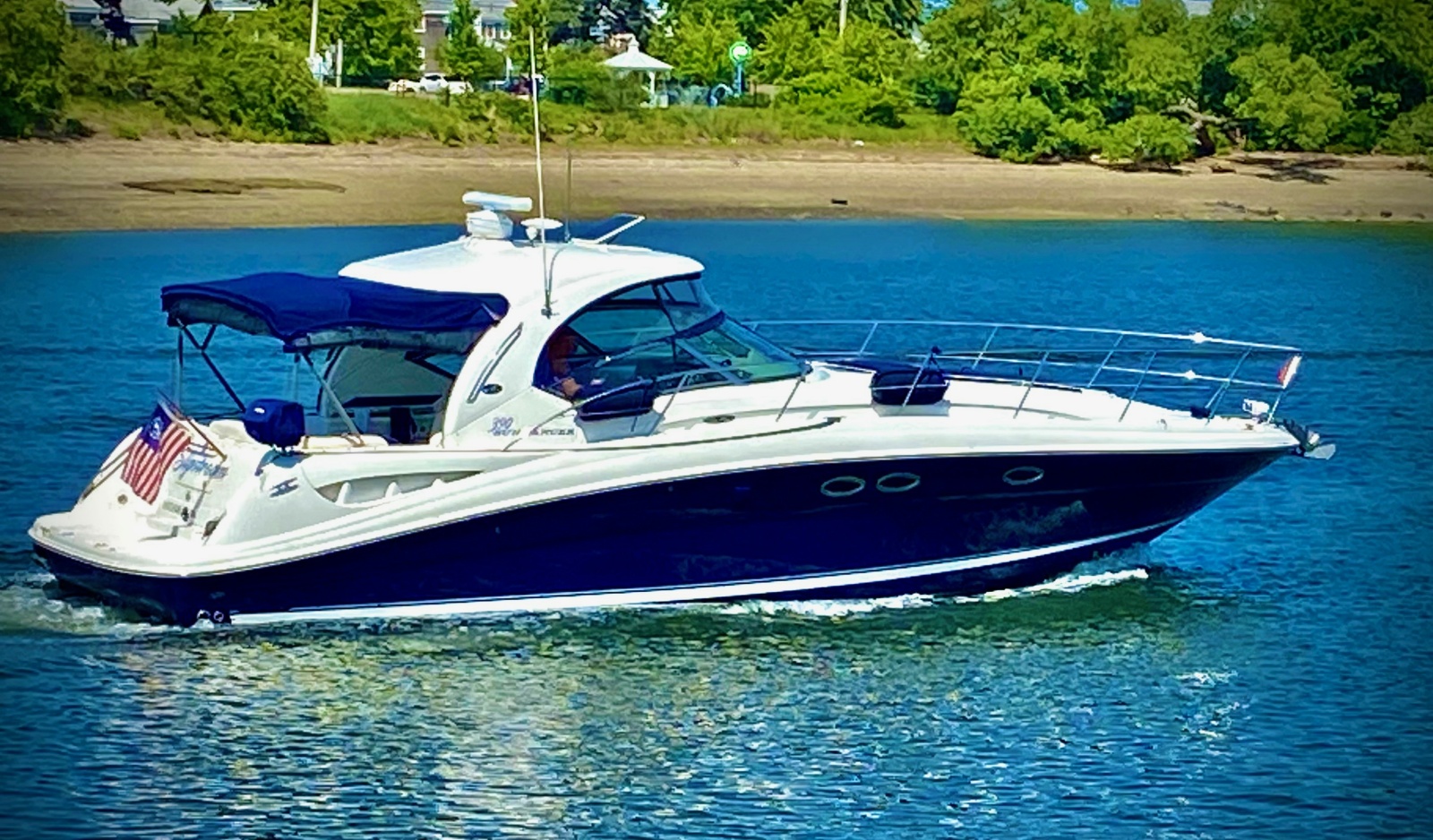 2005 Sea Ray 39 ft yacht for sale in Quincy, Massachusetts