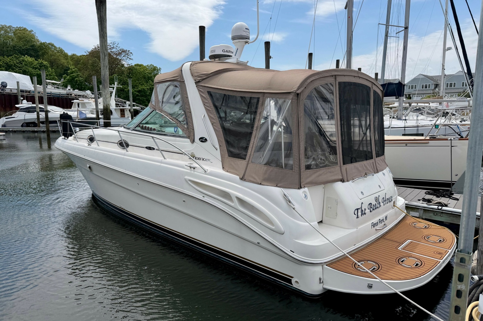 2003 Sea Ray 340 Sundancer 34 ft yacht for sale in Glen Cove, New York