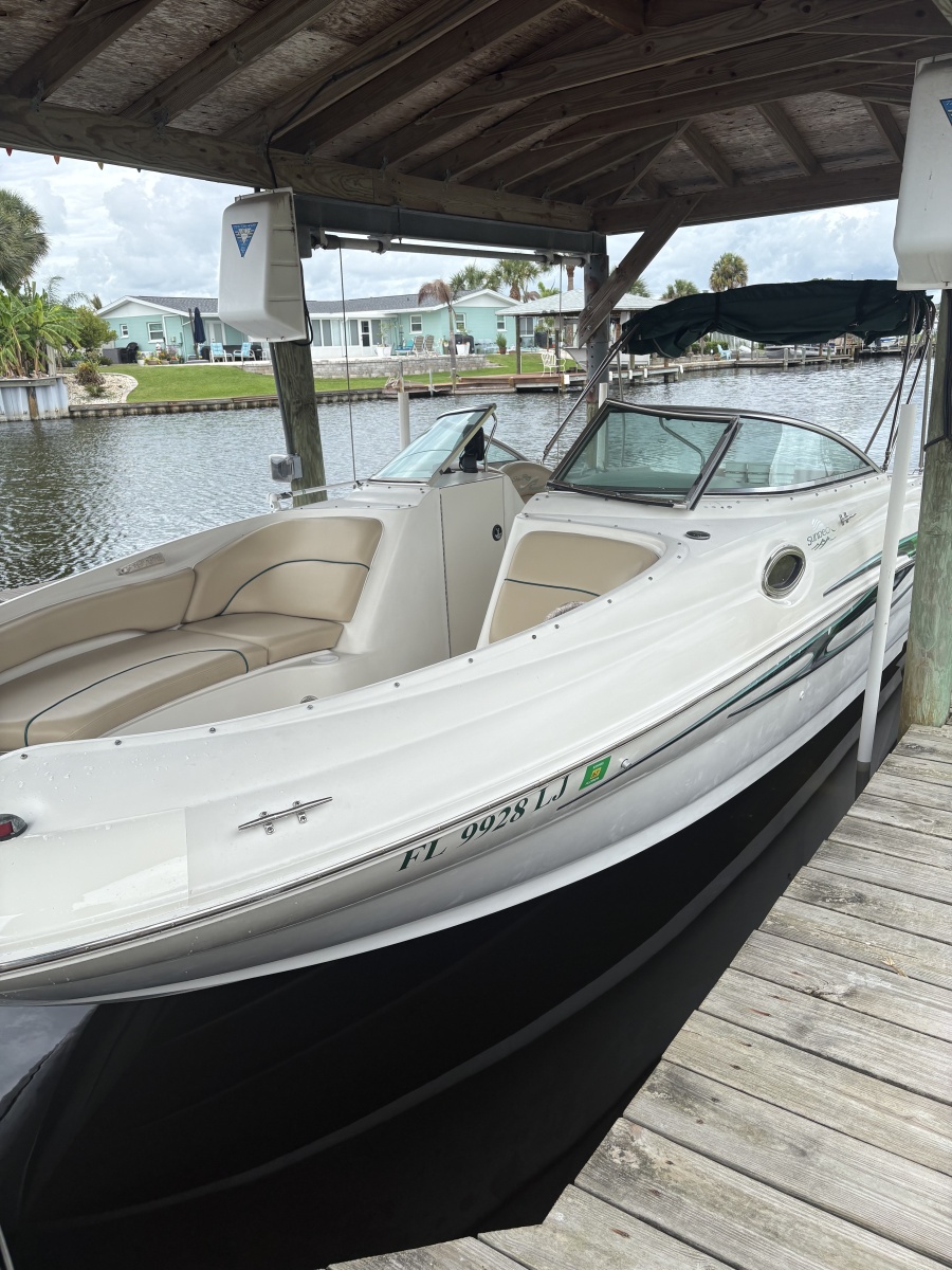 2001 Sea Ray 240 Sundeck 24 ft yacht for sale in Merritt Island, Florida