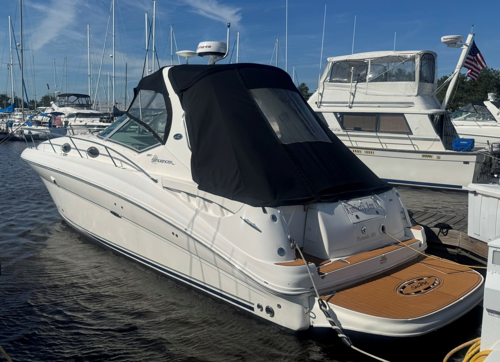 2007 Sea Ray 320 Sundancer 32 ft yacht for sale in Superior, Wisconsin