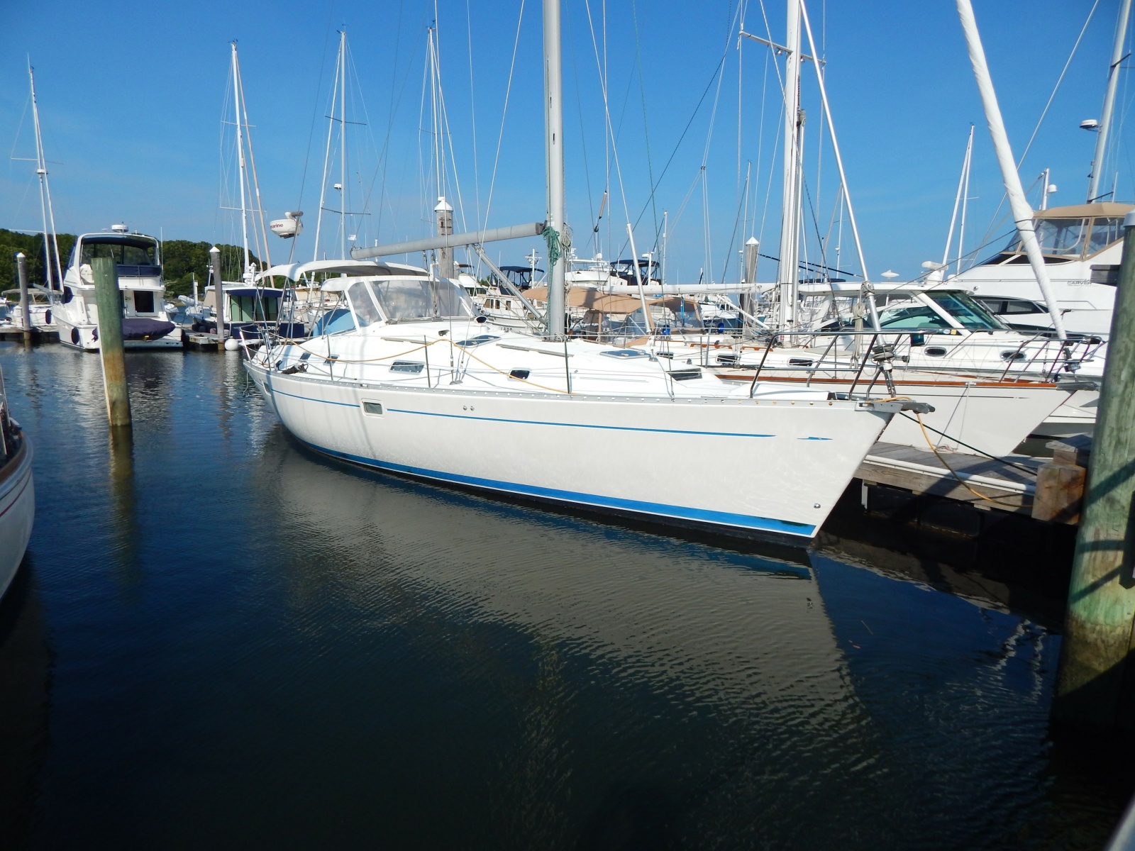 1999 Beneteau Oceanis 381 38 ft yacht for sale in North Kingstown, Rhode Island