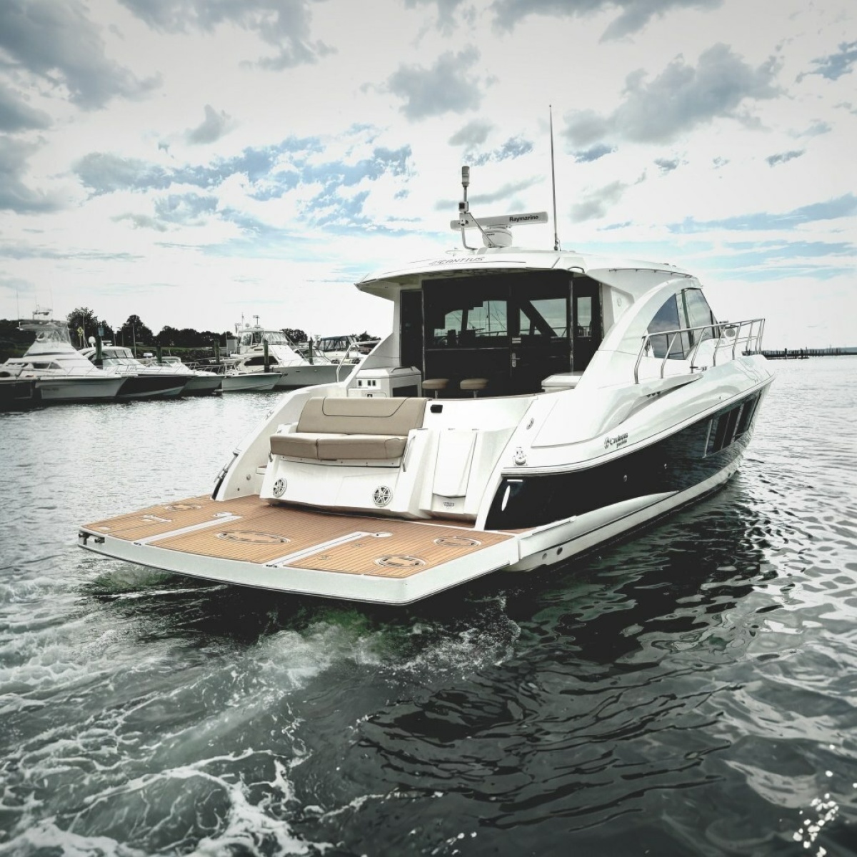 2014 Cruisers Yachts 45 Cantius 45 ft yacht for sale in Stamford, Connecticut