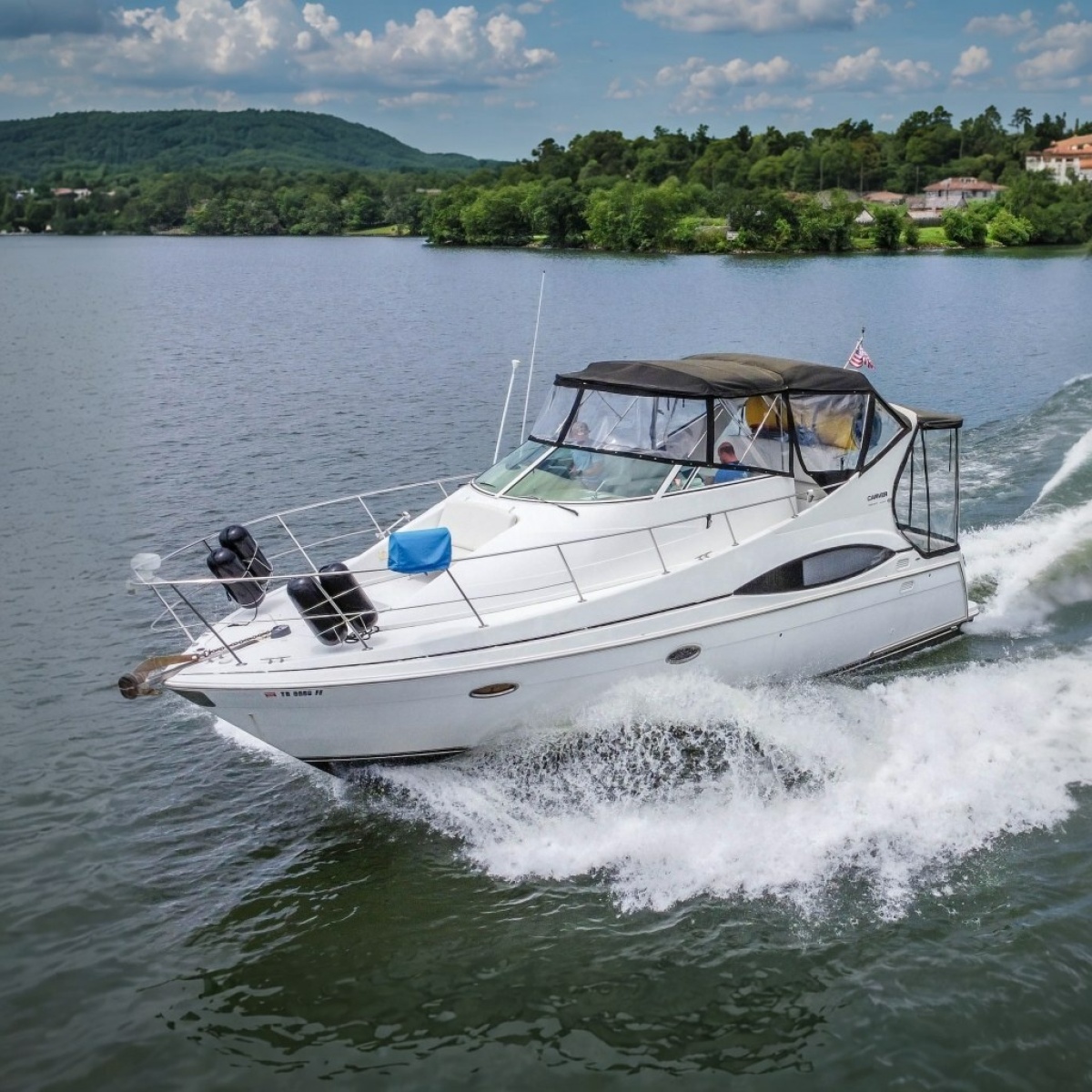 2002 Carver 350 Mariner 36 ft yacht for sale in Knoxville, Tennessee