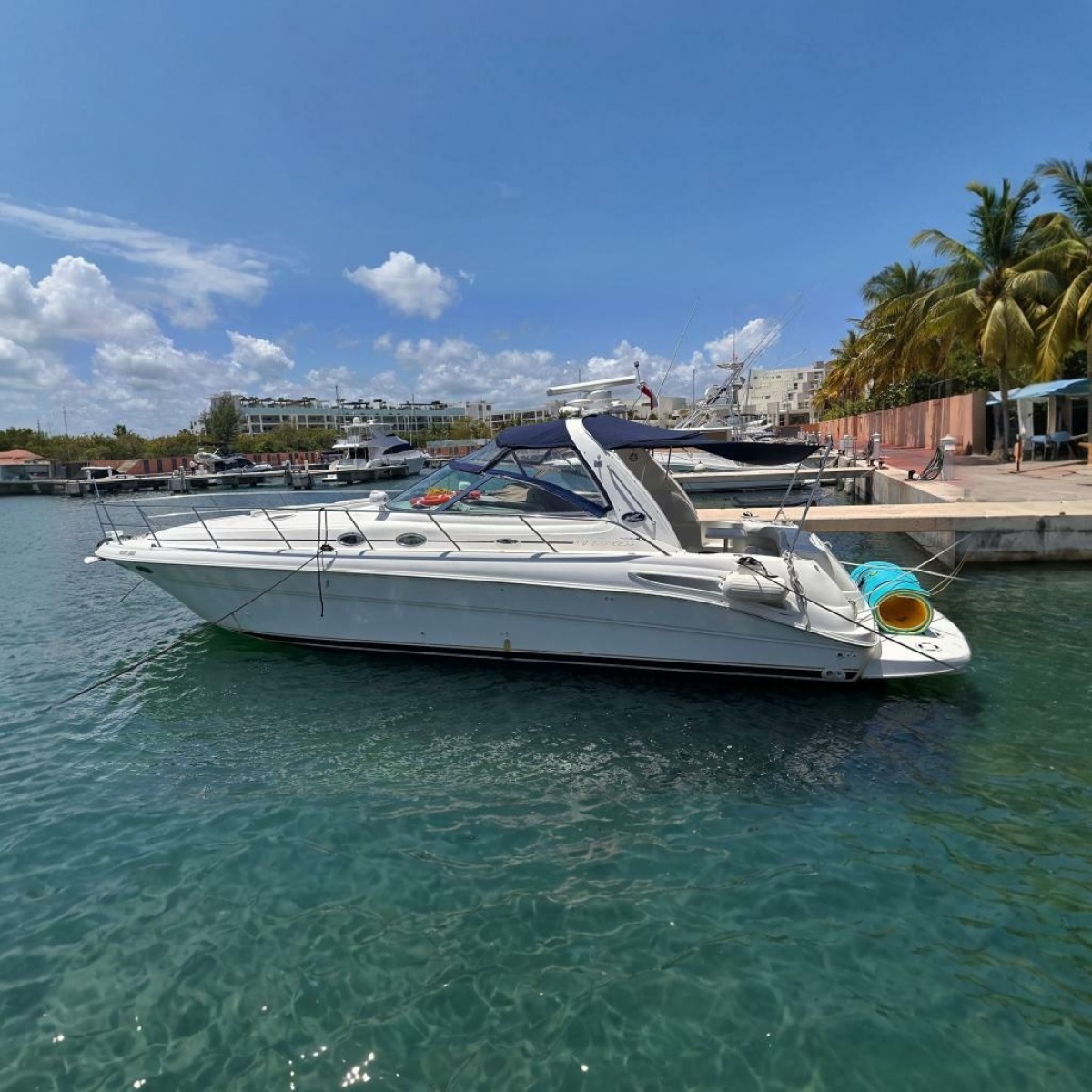 2002 Sea Ray 410 Express Cruiser 41 ft yacht for sale in Isla Mujeres