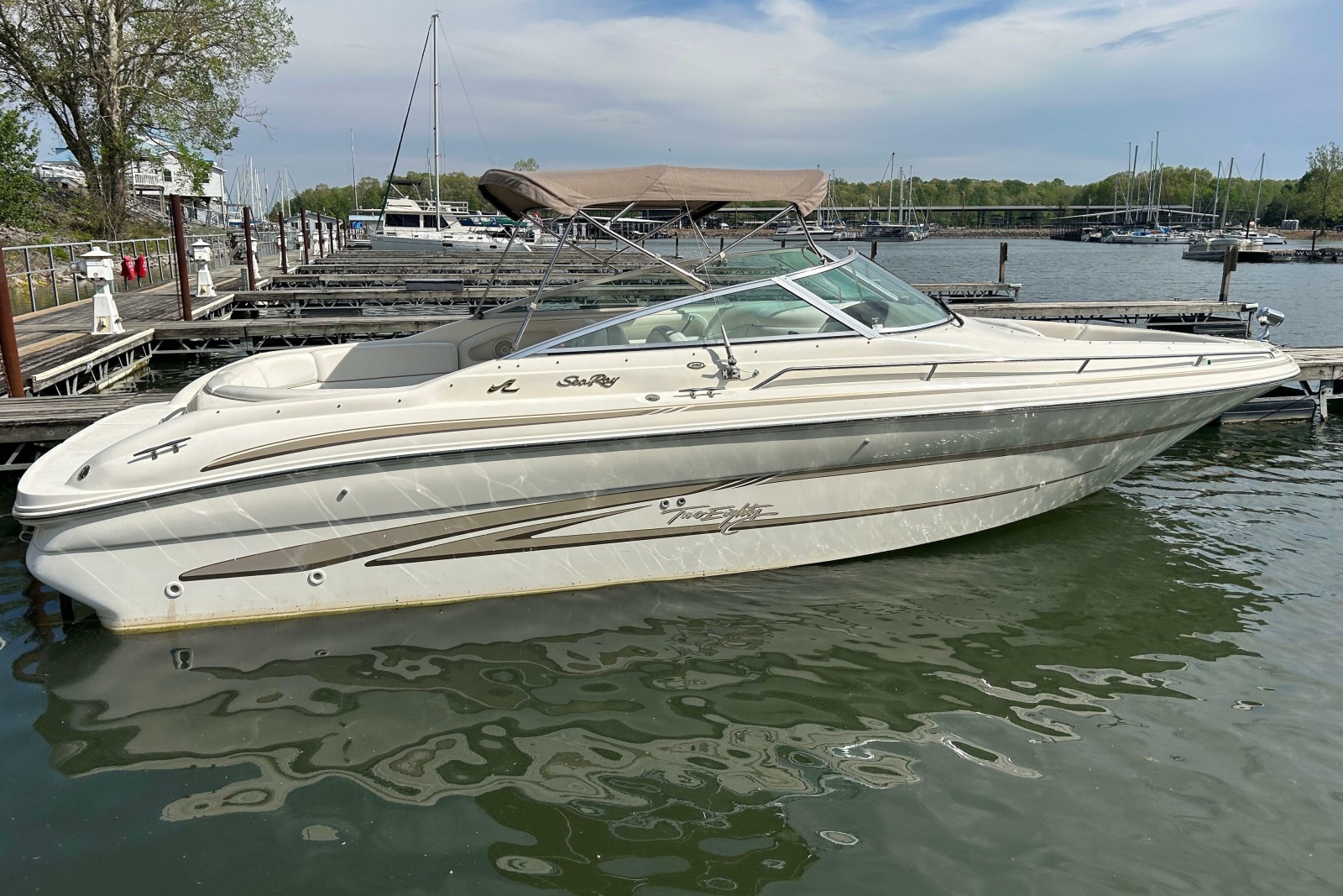 1998 Sea Ray 280 Bow Rider 28 ft yacht for sale in Grand Rivers, Kentucky