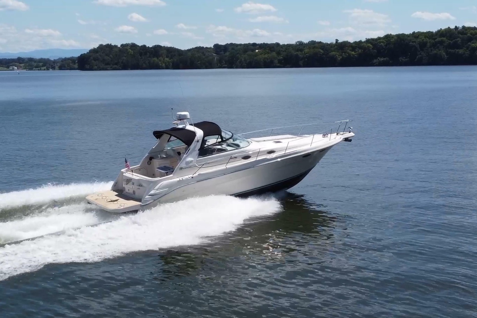 1995 Sea Ray Sundancer 330 33 ft yacht for sale in Knoxville, Tennessee