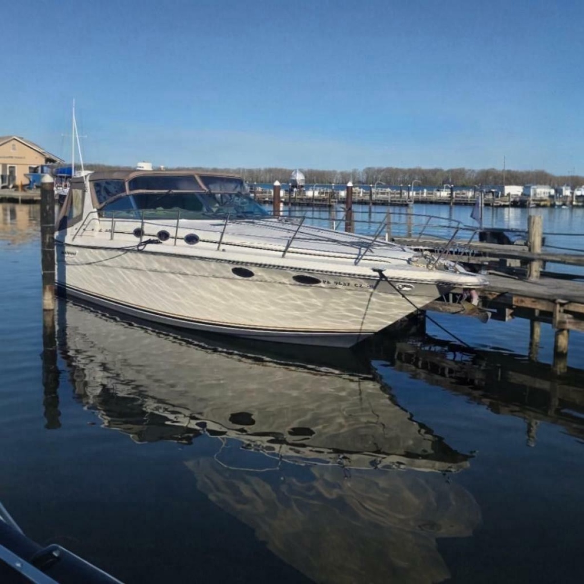 1994 Sea Ray 370 Express Cruiser 37 ft yacht for sale in Erie, Pennsylvania