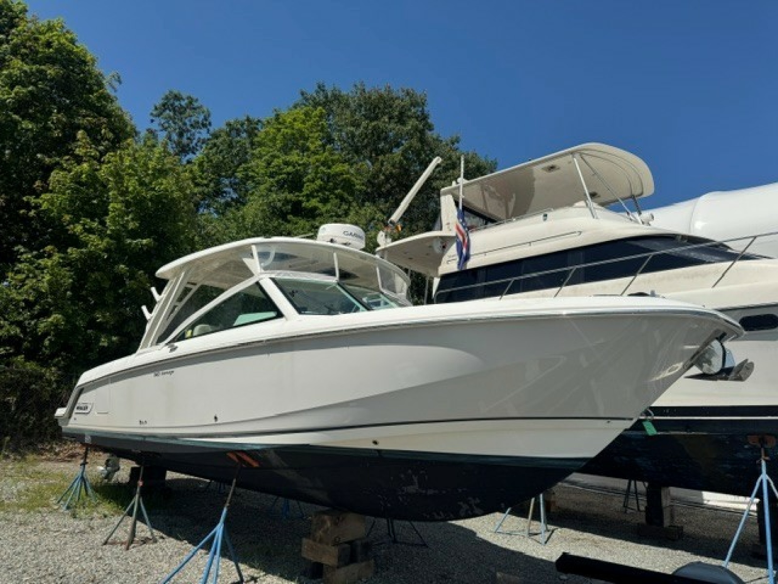 2018 Boston Whaler 320 Vantage 32 ft yacht for sale in Quincy, Massachusetts