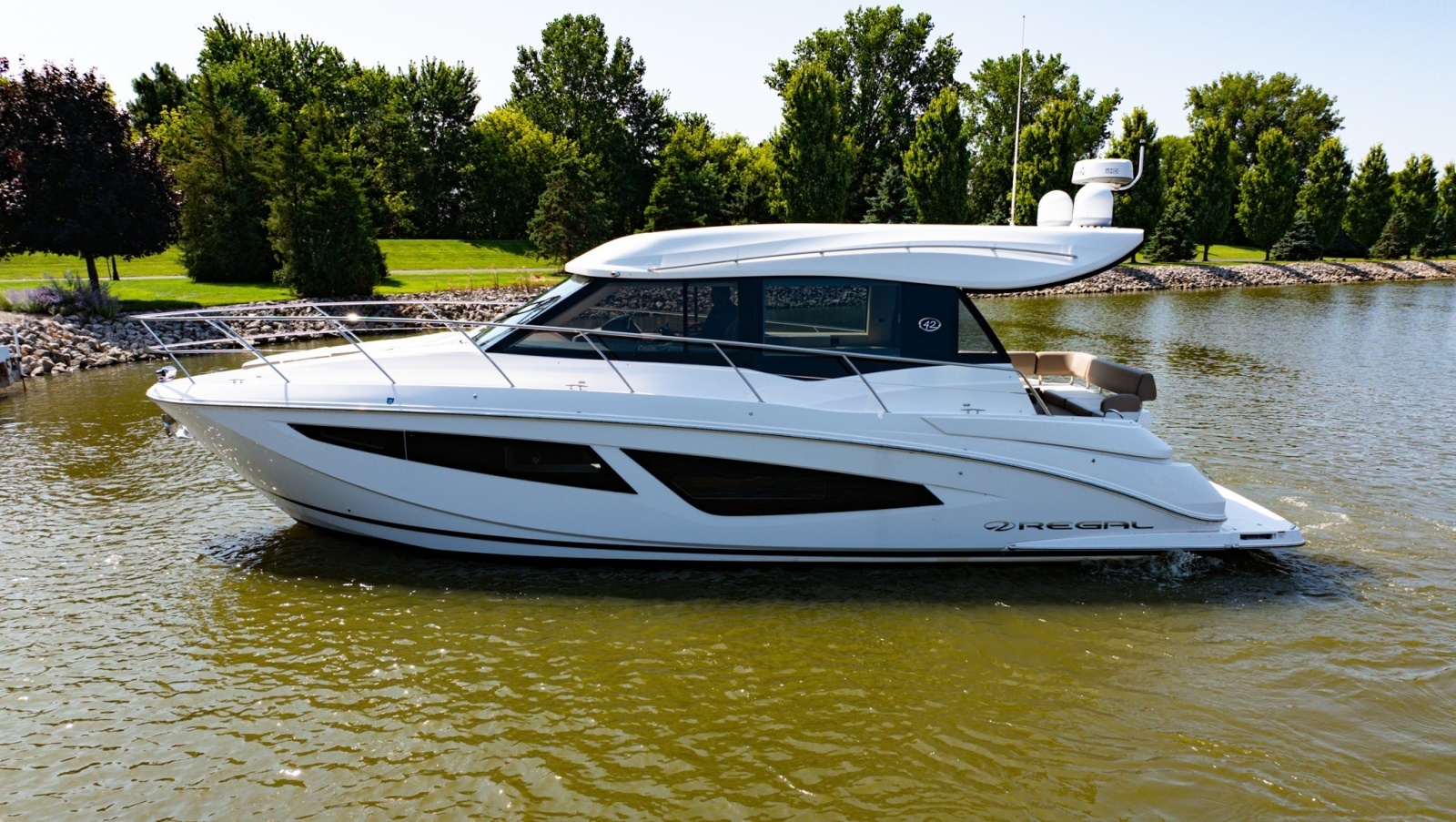 2018 Regal 42 Grand Coupe 42 ft yacht for sale in Sandusky, Ohio