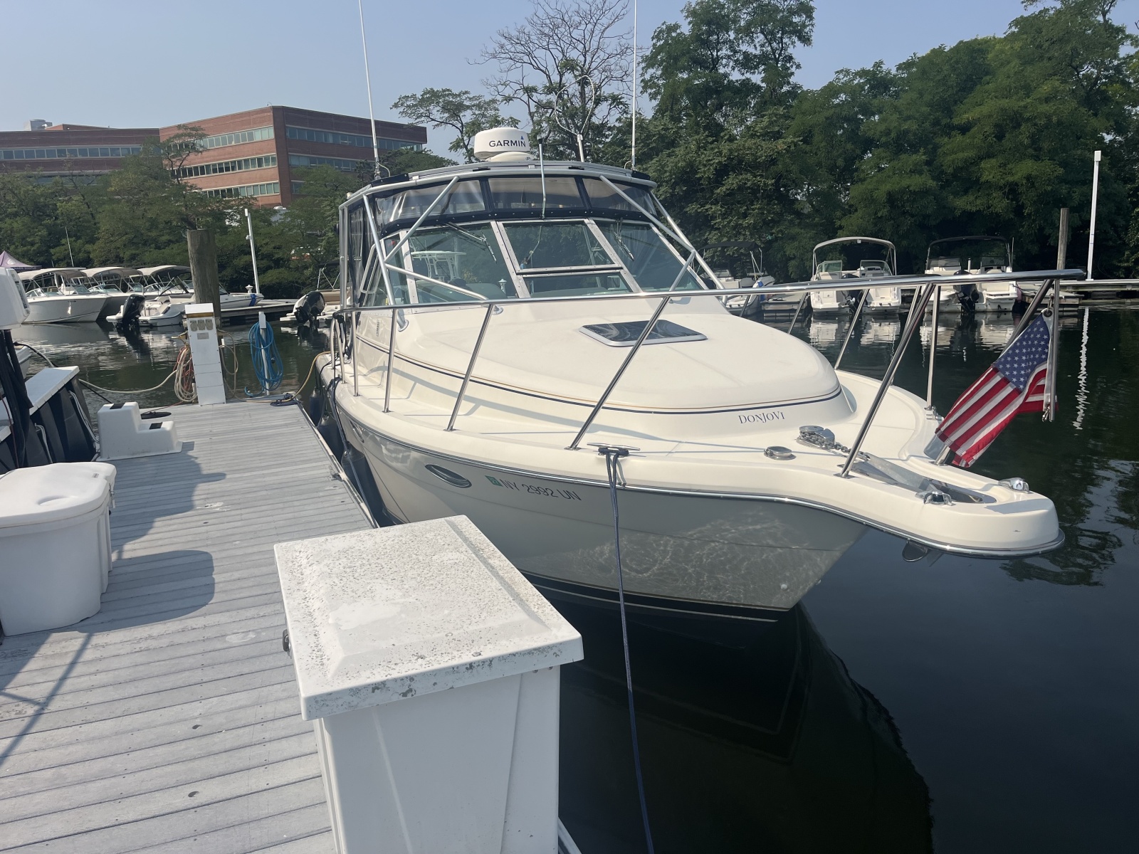 1996 Tiara Yachts Montauk 29 ft yacht for sale in Stamford, Connecticut