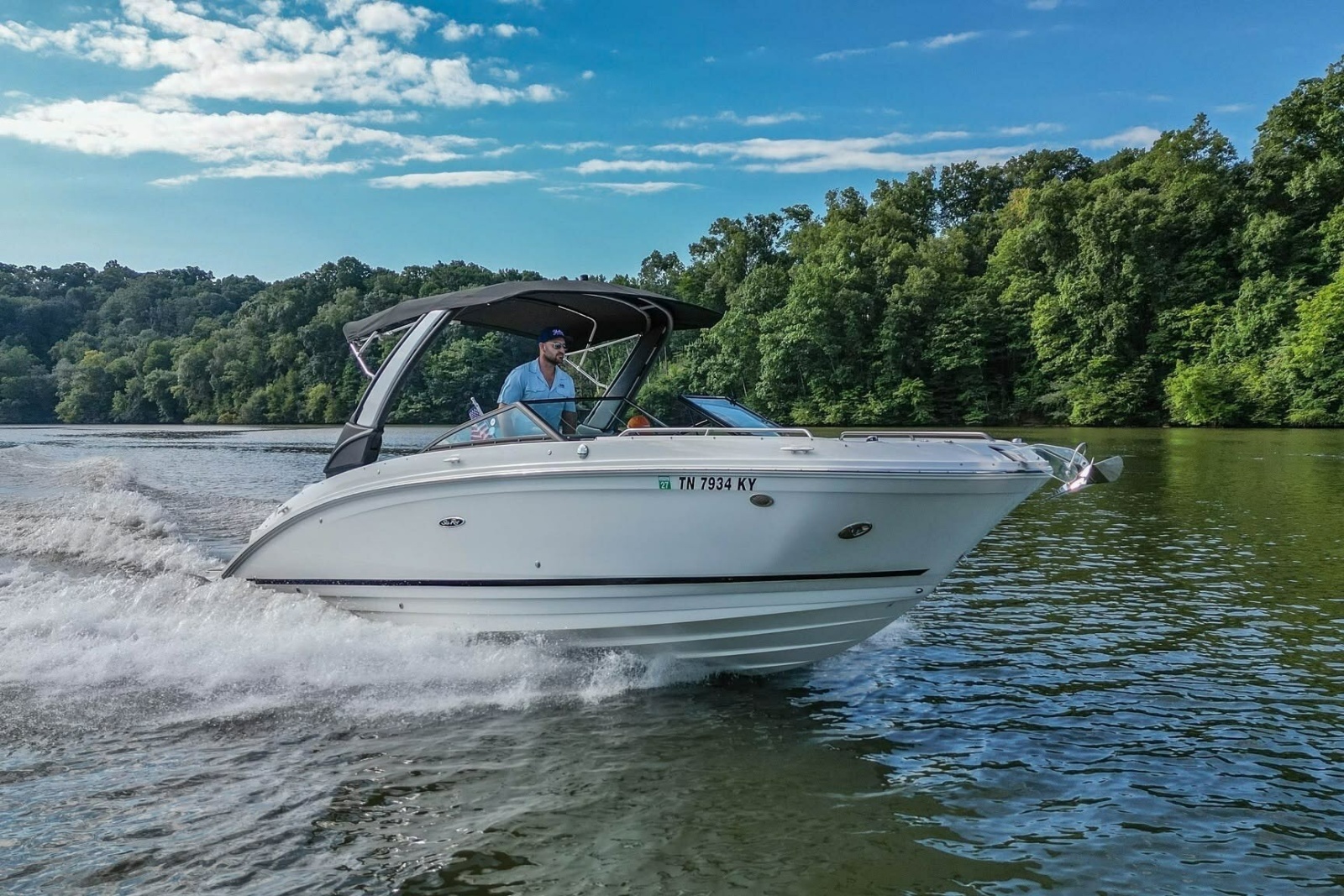 2024 Sea Ray SDX 270 27 ft yacht for sale in Knoxville, Tennessee