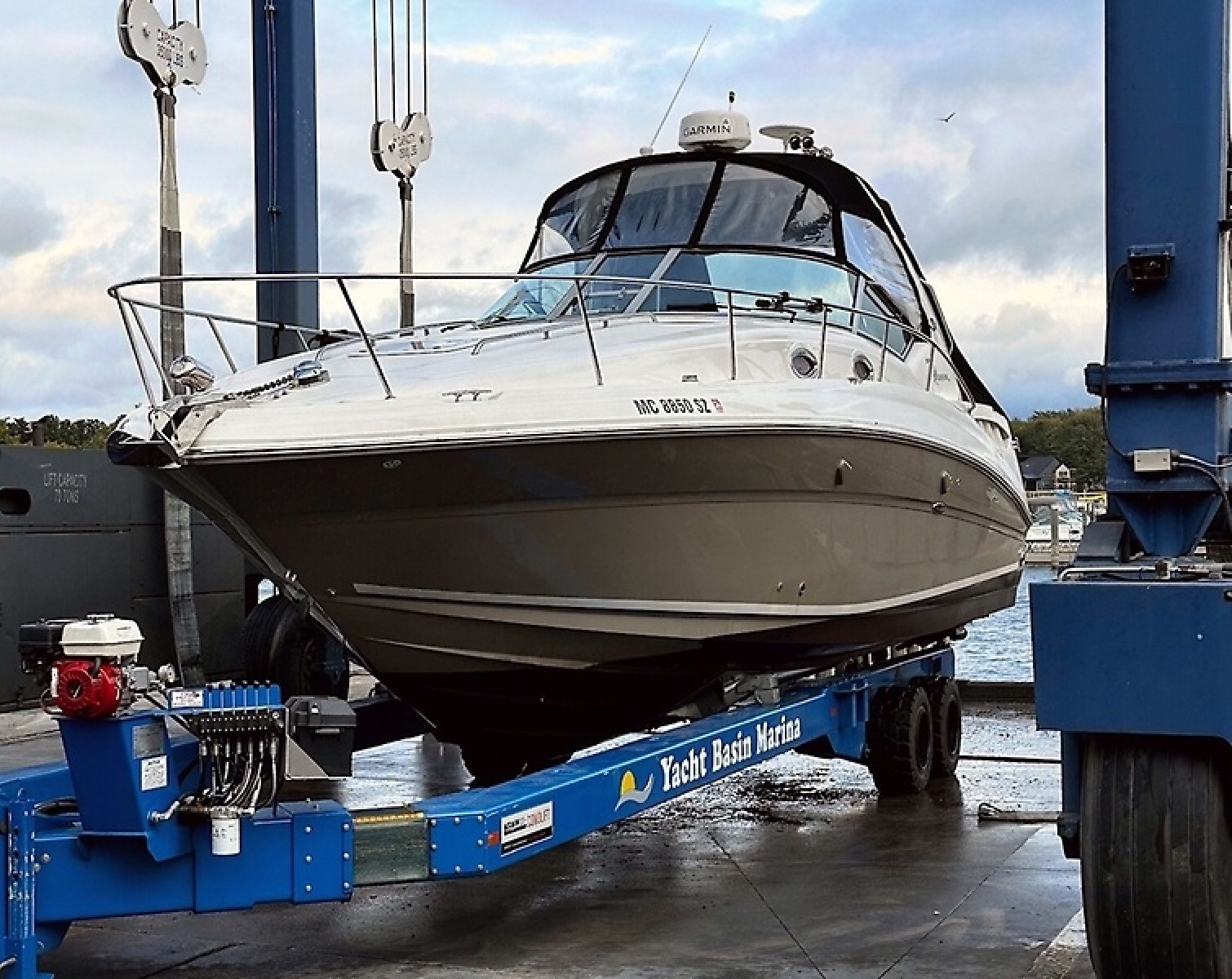 2007 Sea Ray 320 Sundancer 32 ft yacht for sale in Whitehall, Michigan