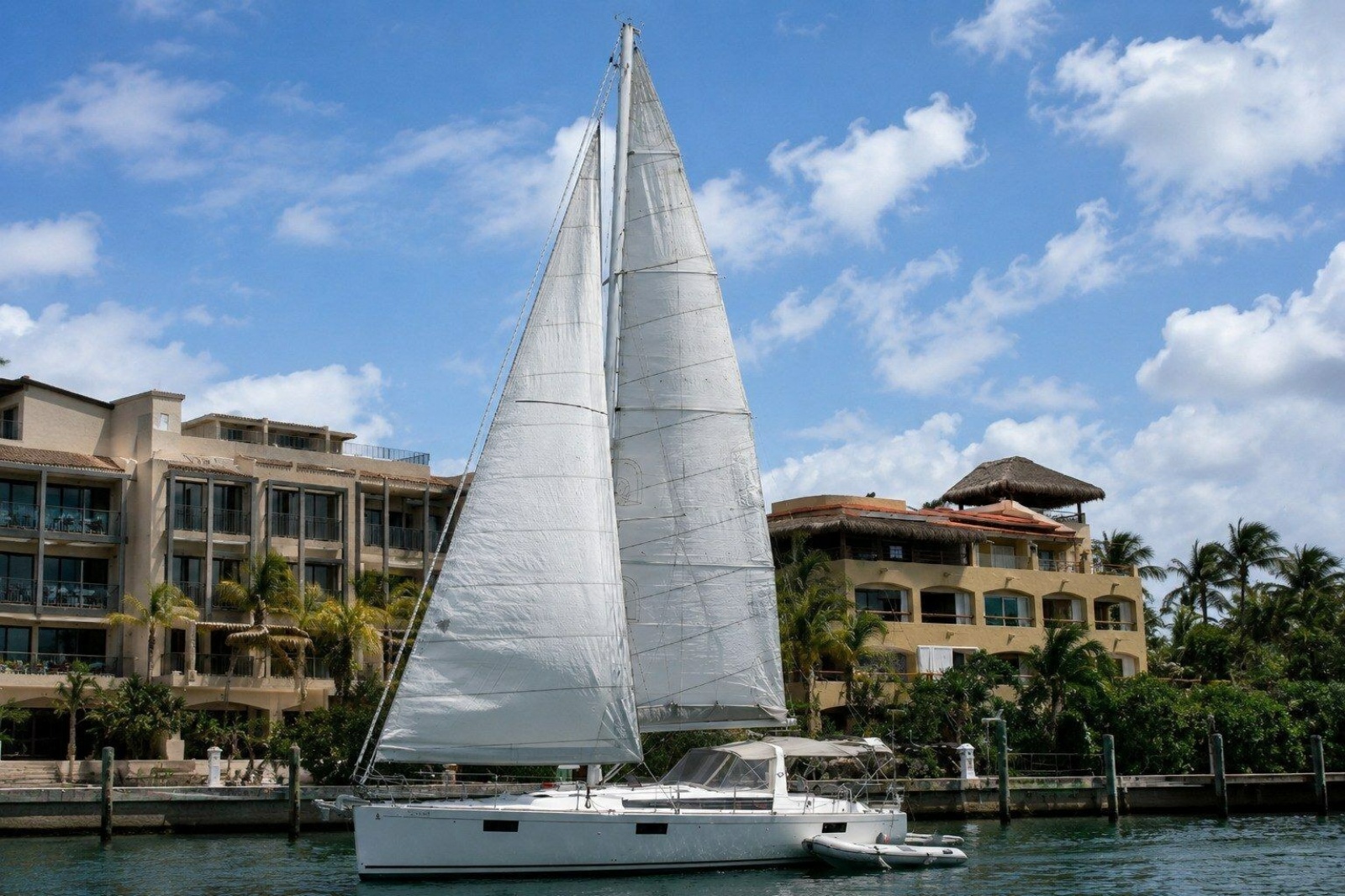2014 Beneteau Oceanis 48 48 ft yacht for sale in Fraccionamiento Puerto Aventuras