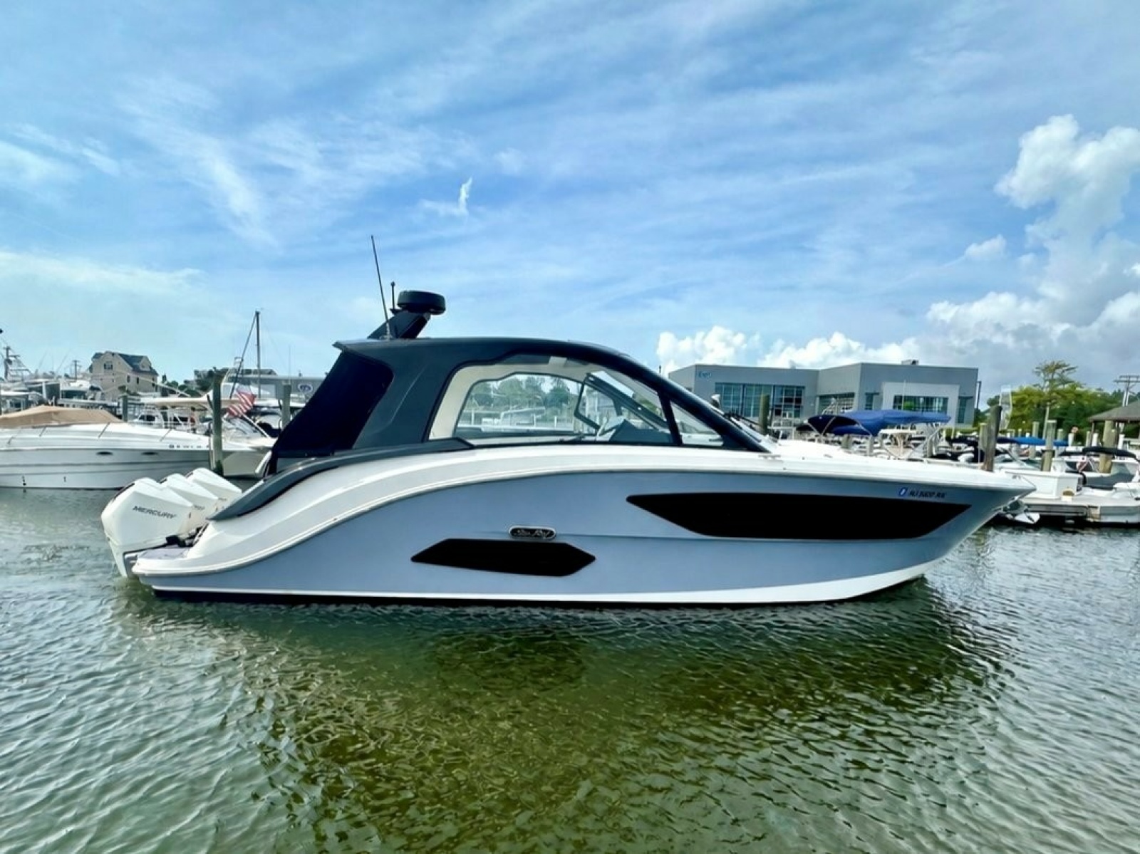 2022 Sea Ray 37 Sundancer 370 OB 37 ft yacht for sale in Atlantic City, New Jersey