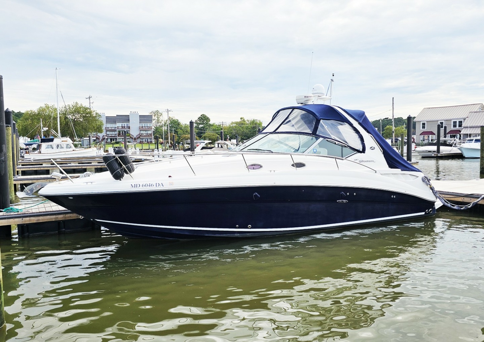 2007 Sea Ray 320 32 ft yacht for sale in Rock Hall, Maryland