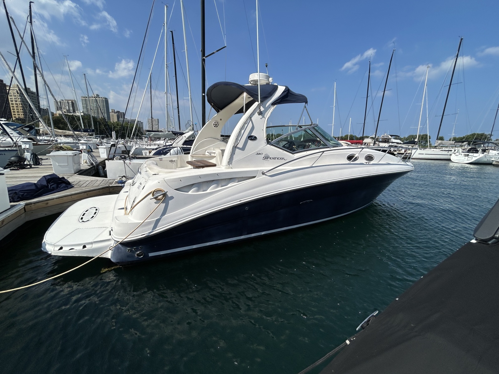 2006 Sea Ray 320 Sundancer 32 ft yacht for sale in Chicago, Illinois