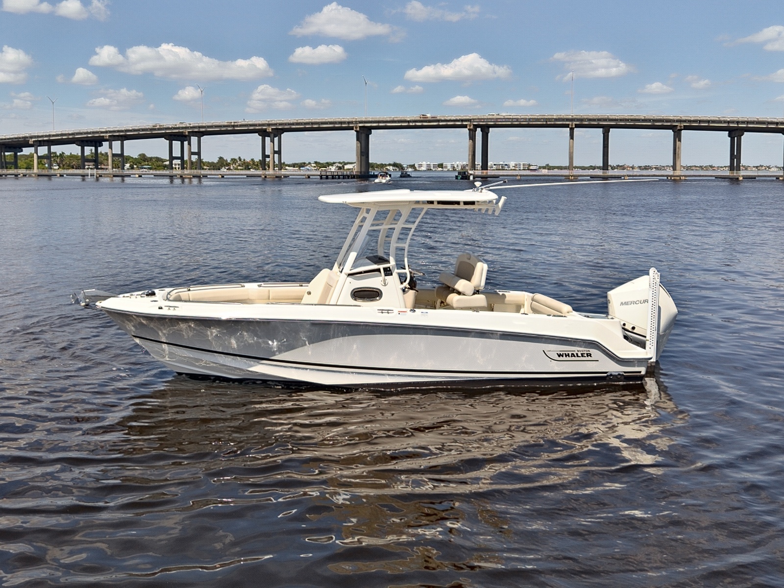 2022 Boston Whaler 23 ft yacht for sale in Stuart, Florida