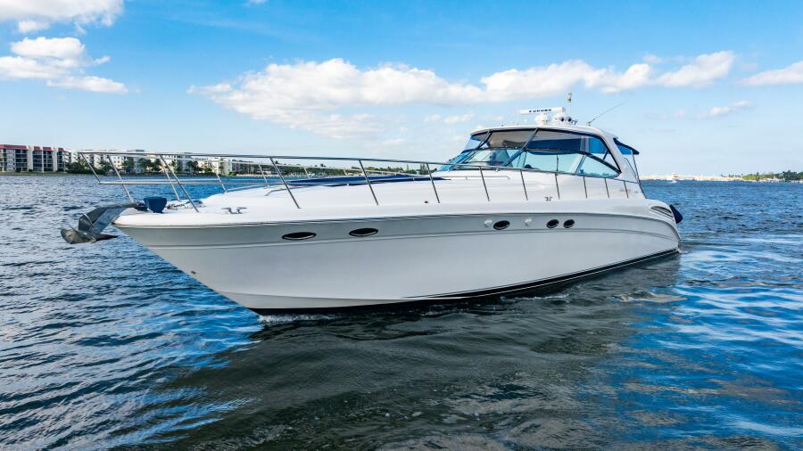 2001 Sea Ray 540 Sundancer 54 ft yacht for sale in Hypoluxo, Florida