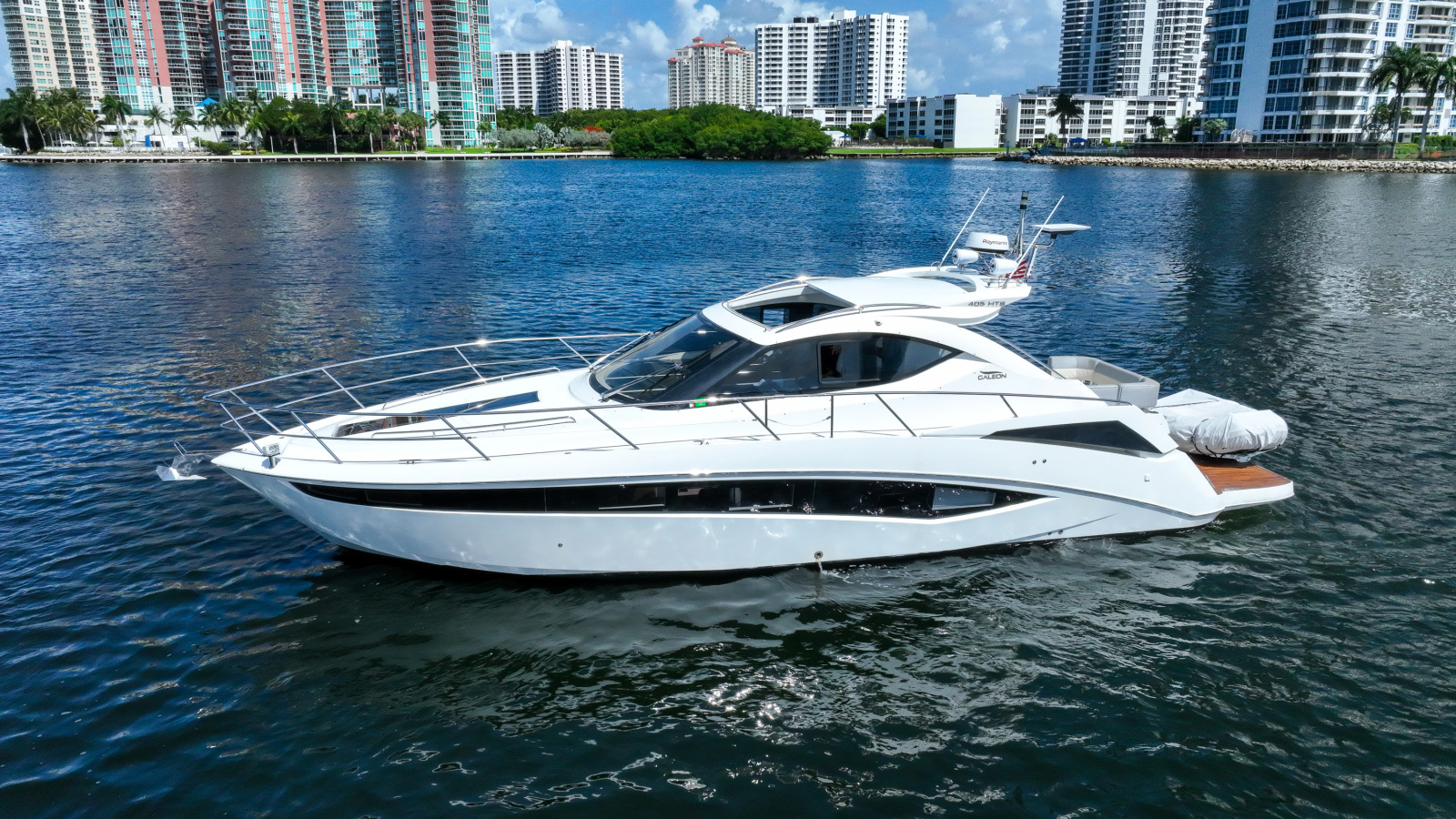 2018 Galeon 405 HTS 40 ft yacht for sale in Miami, Florida