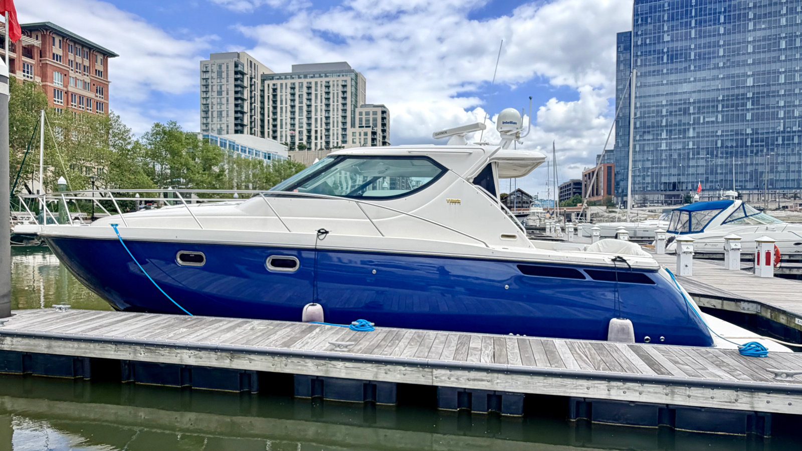 2009 Tiara Yachts 4300 Sovran 43 ft yacht for sale in Baltimore, Maryland