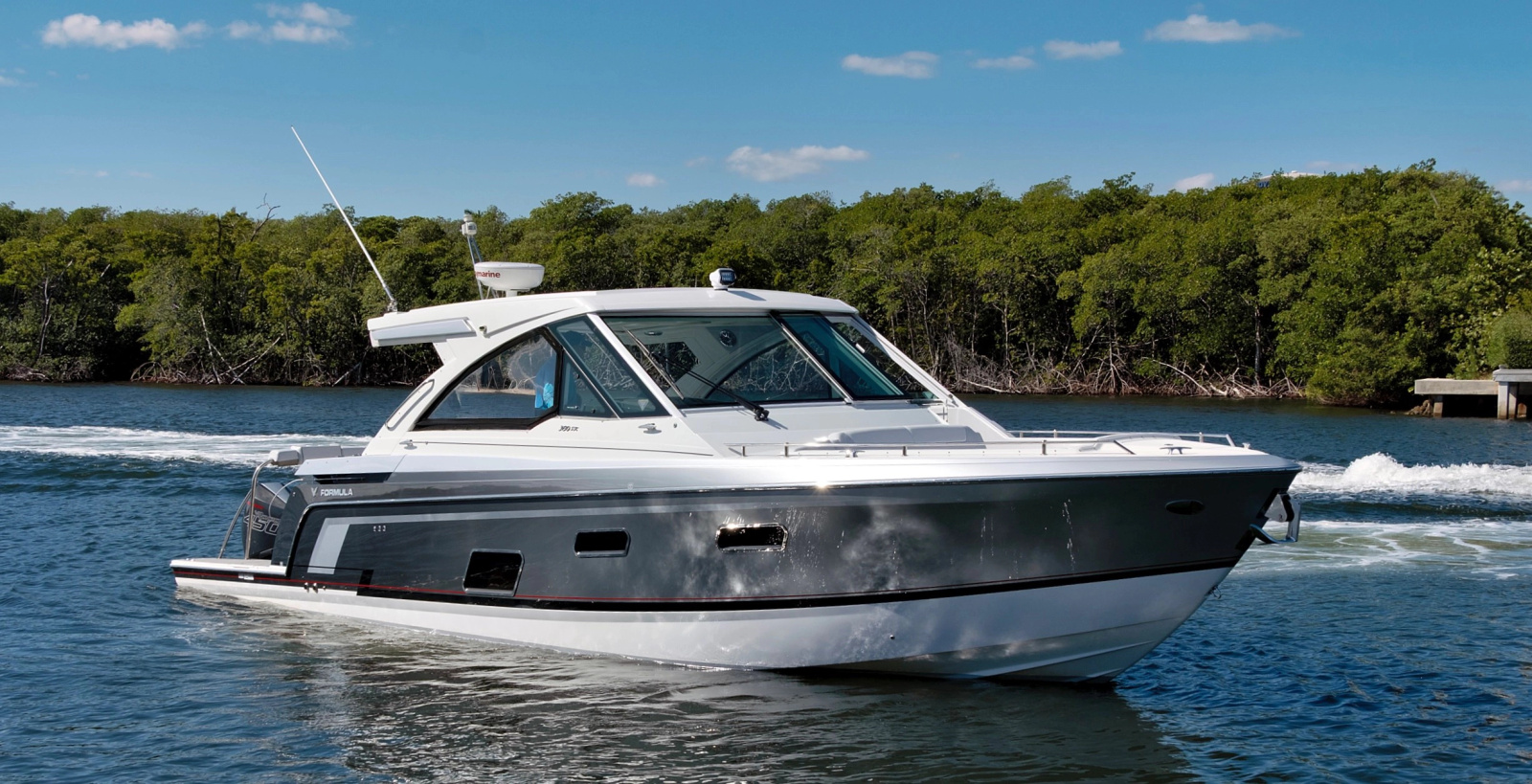 2021 Formula 380 Super Sport Crossover 38 ft yacht for sale in Ocean Ridge, Florida