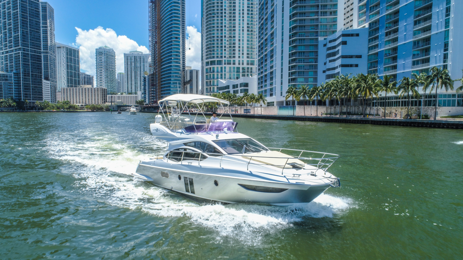 2017 Azimut 42 Fly 42 ft yacht for sale in Miami Beach, Florida