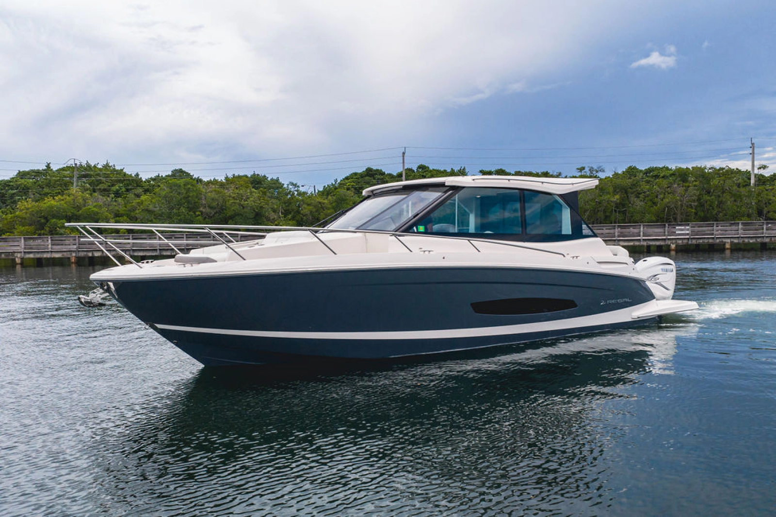 2021 Regal 36 XO 36 ft yacht for sale in Miami, Florida