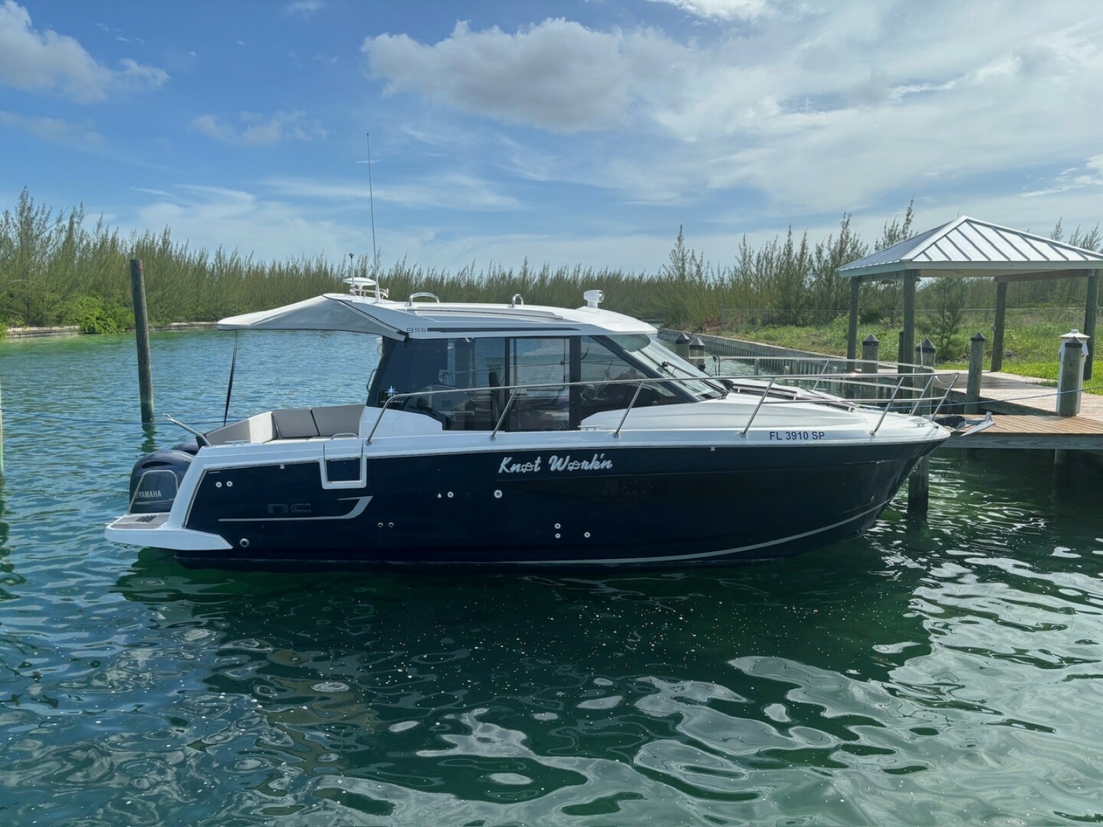 2020 Jeanneau NC895 29 ft yacht for sale in Abaco