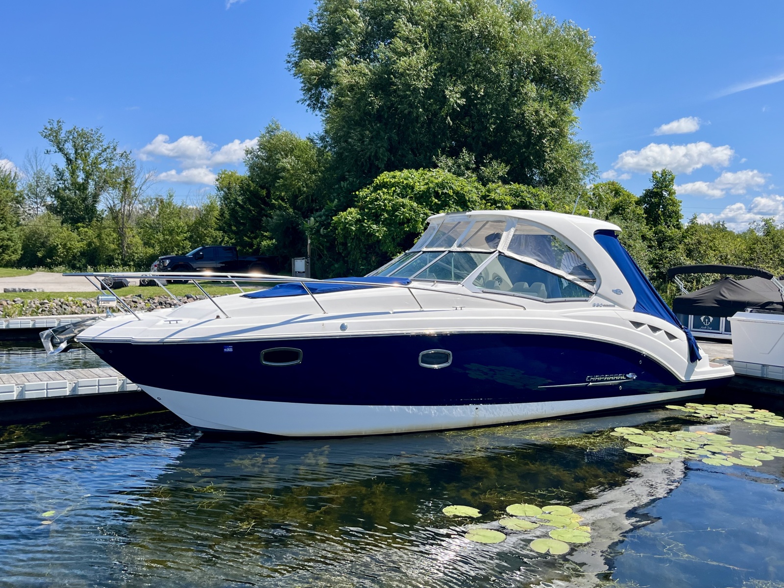2012 Chaparral 330 Signature — photo 1