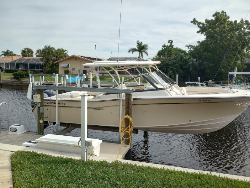2016 Grady-White Freedom 307 — photo 1