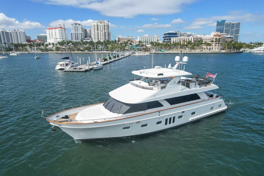 2010 Ocean Alexander 83 — photo 1