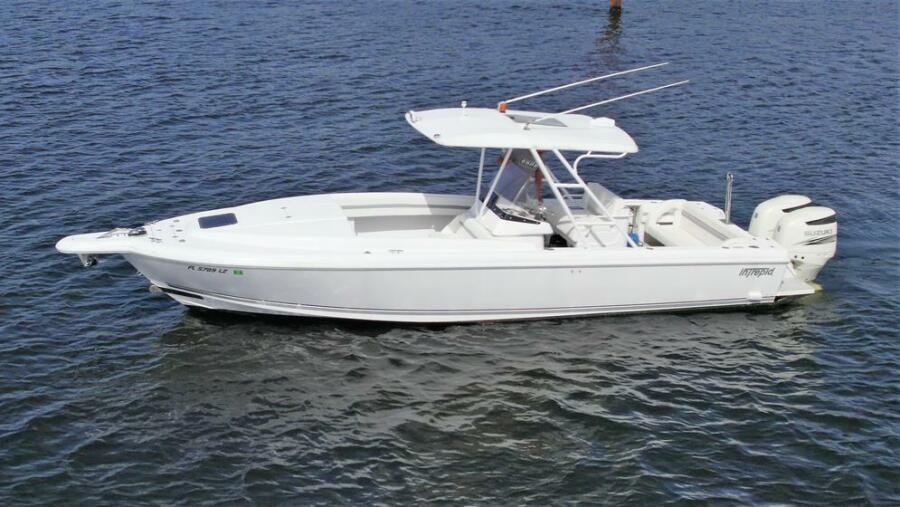 2003 Intrepid 32 — photo 1