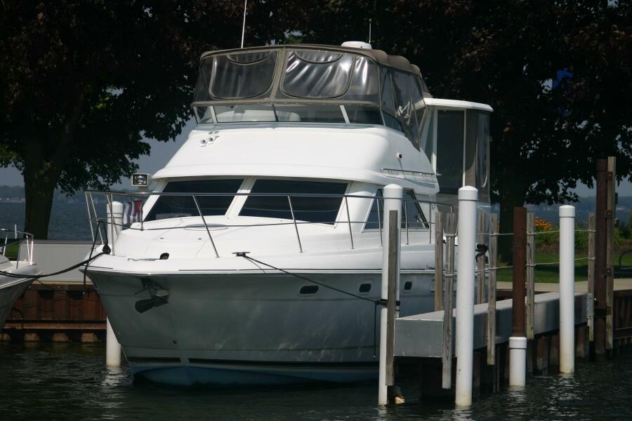 2001 Cruisers Yachts 3750 Motor Yacht — photo 1