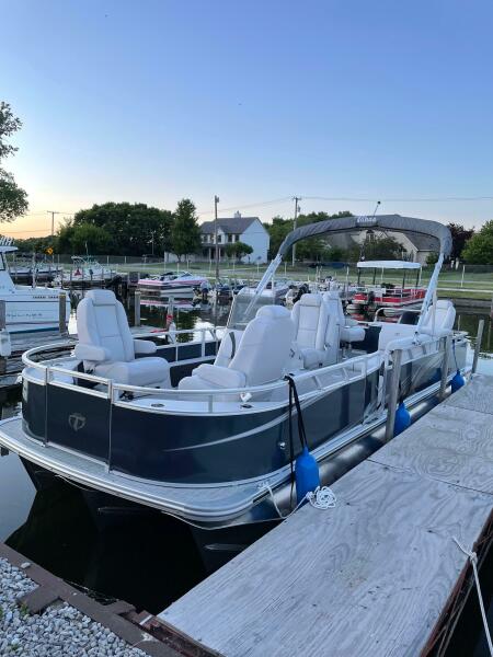 2022 Tahoe GT2585 Center Console Fishing Tritoon — photo 1