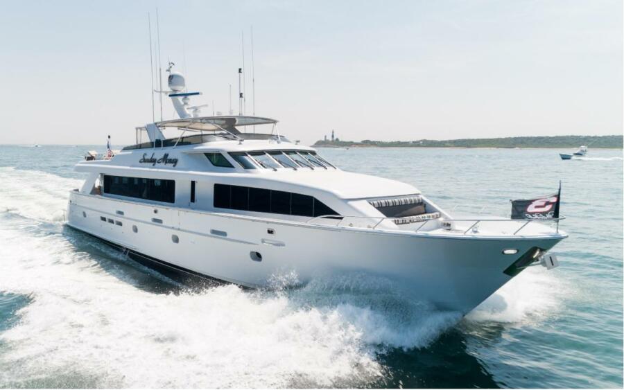 2001 Hatteras 100 Motor Yacht — photo 1