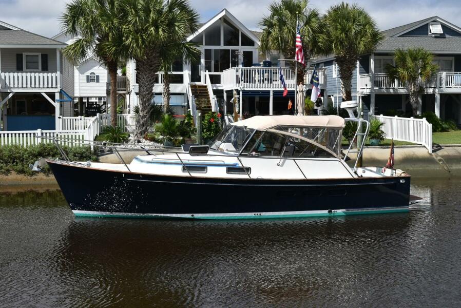 1999 Legacy 34 Express — photo 1
