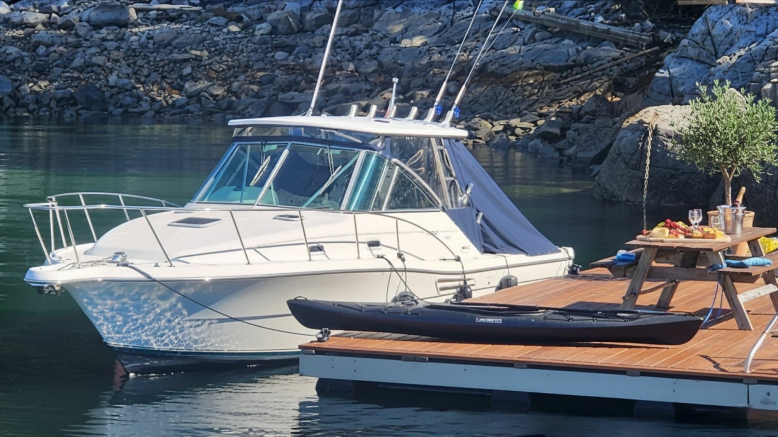 2000 Pursuit 3000 Express — photo 1