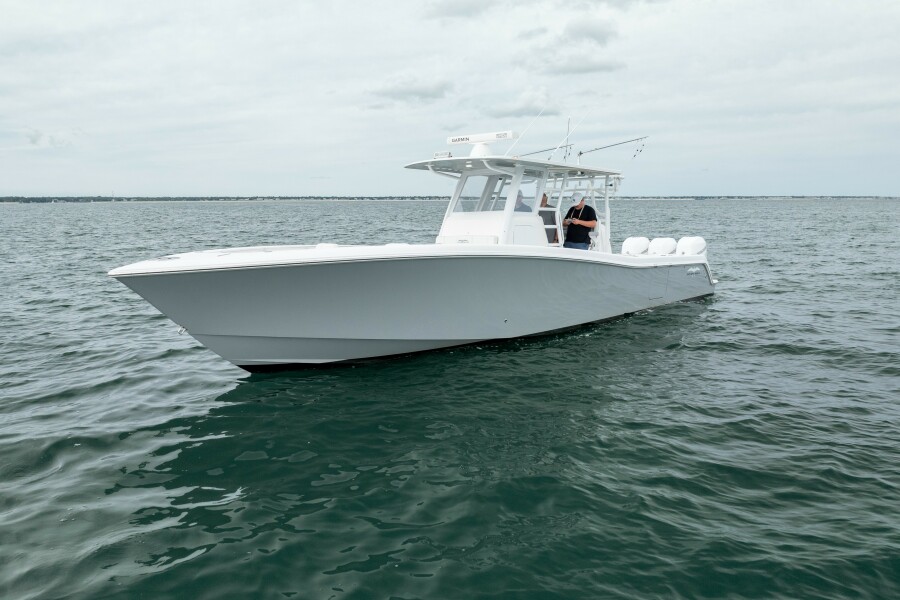 2020 Invincible 39 Open — photo 1