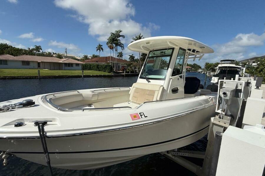 2018 Boston Whaler 250 Outrage — photo 1