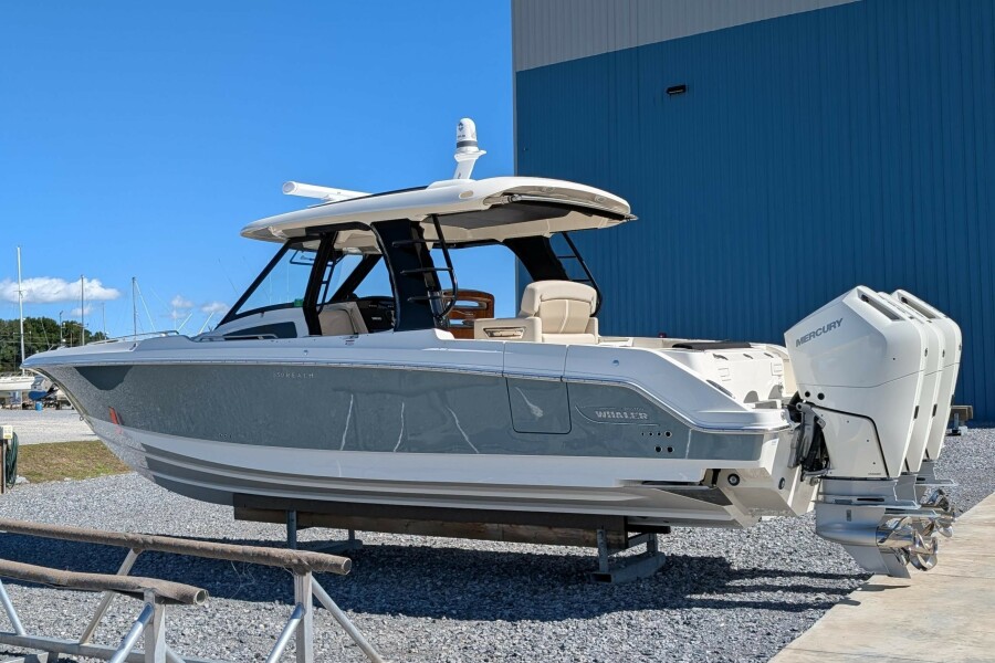 2024 Boston Whaler 350 Realm — photo 1