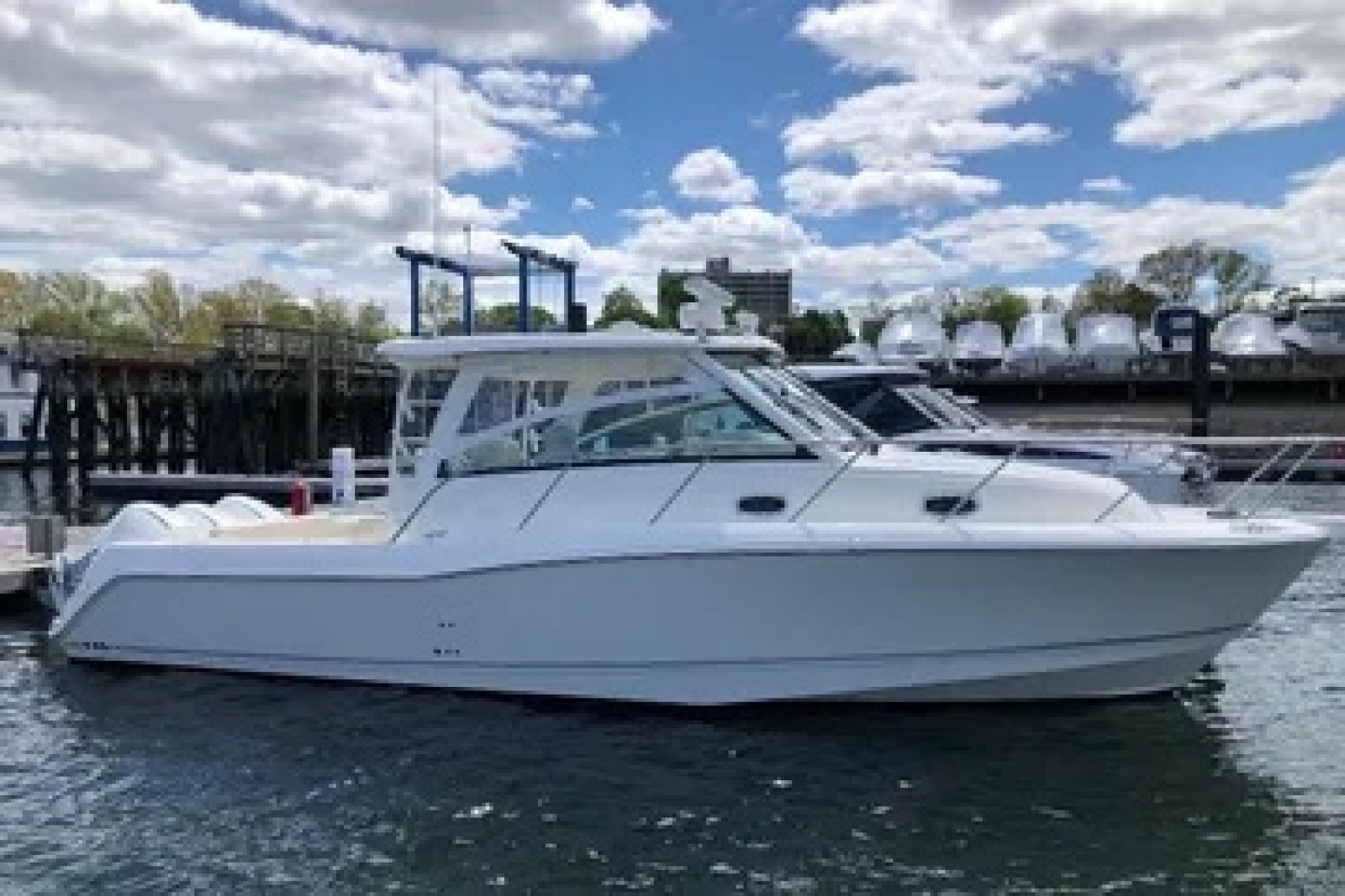 2020 Boston Whaler Conquest — photo 1