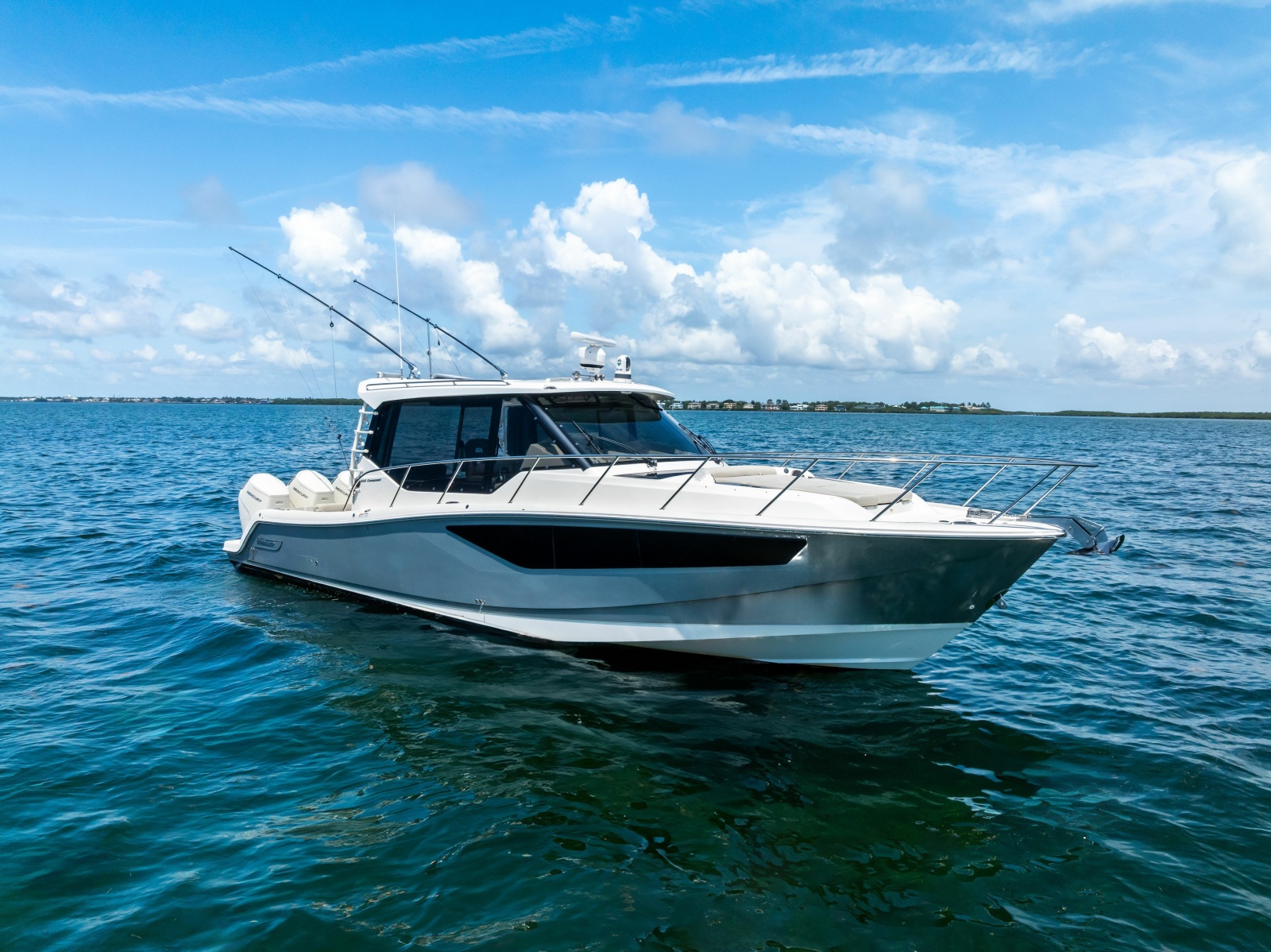 2023 Boston Whaler 405 Conquest — photo 1
