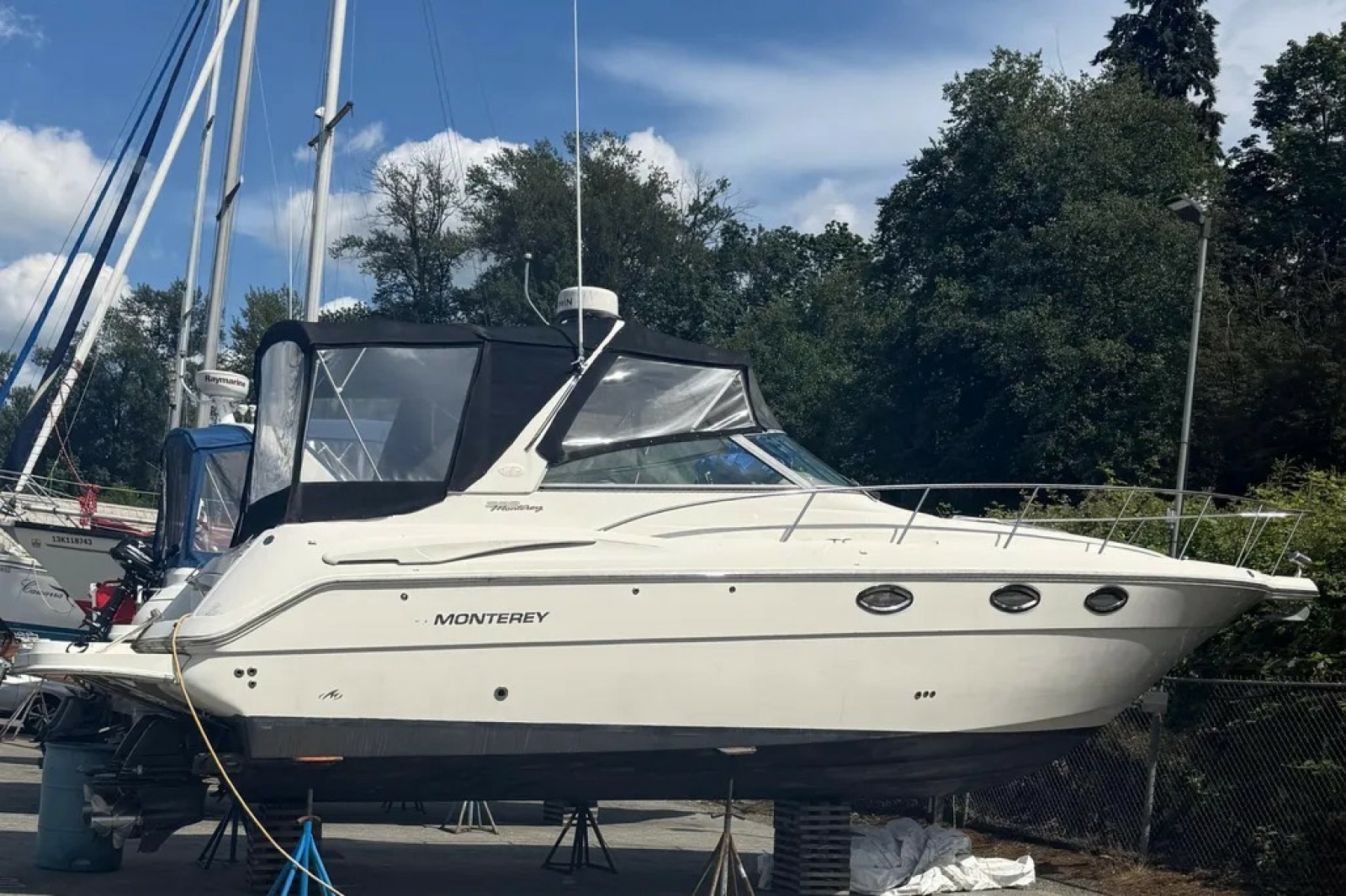 2005 Monterey 322 Cruiser — photo 1
