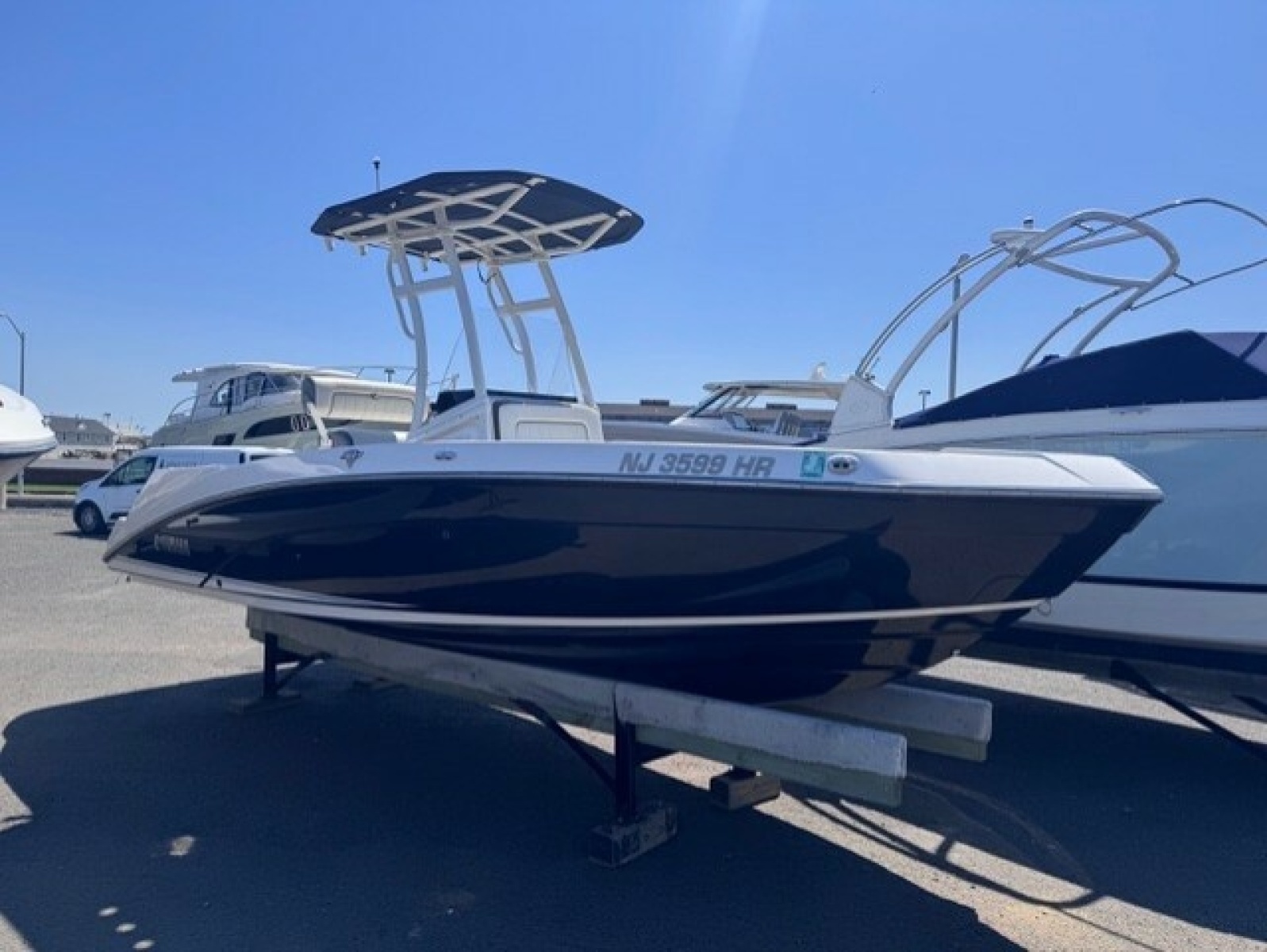 2022 Yamaha Boats 210 FSH Sport — photo 1