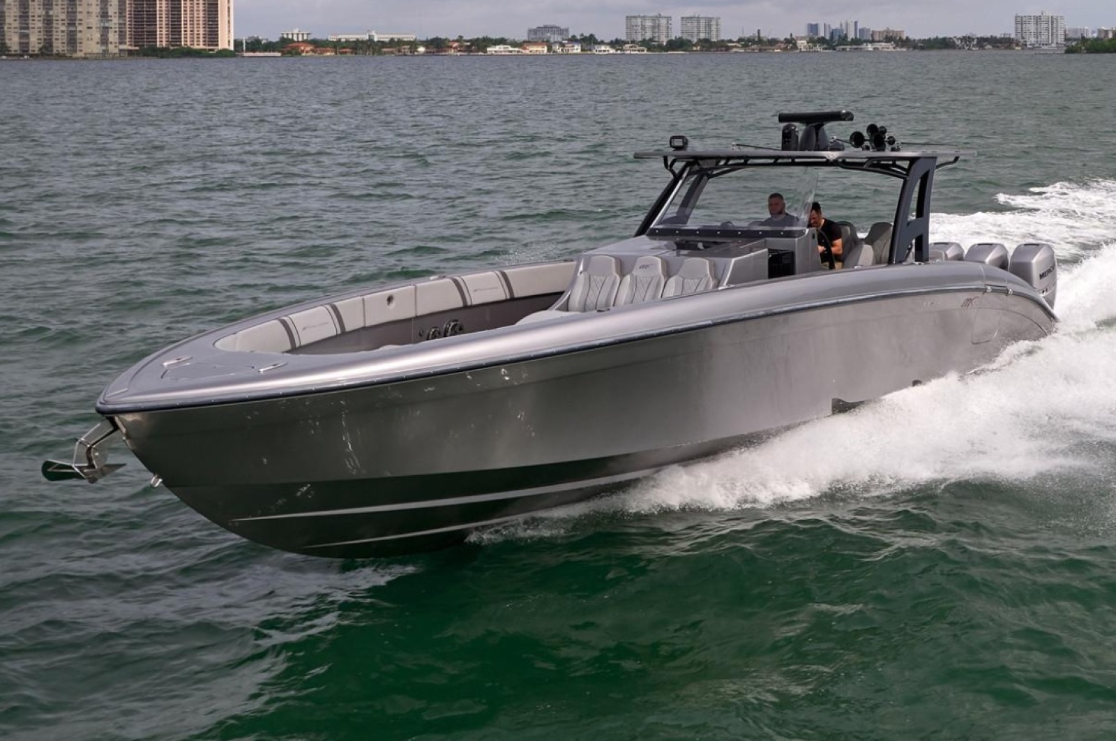 2019 Midnight Express 43 — photo 1