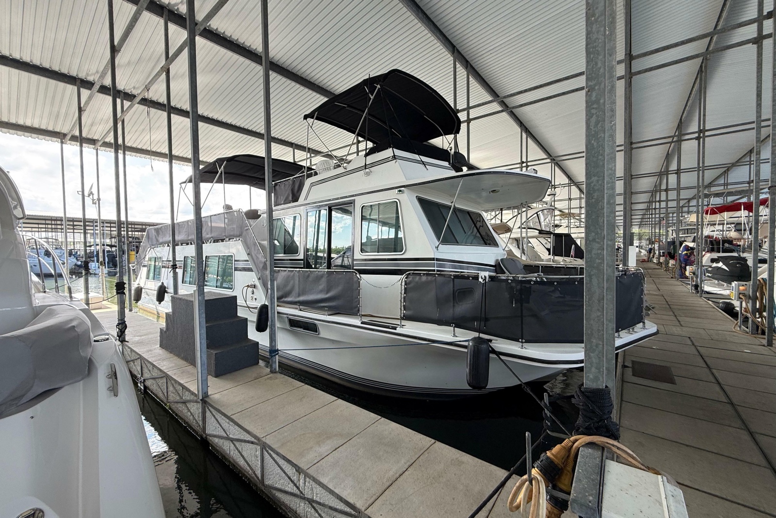1995 Harbor Master 52 Wide Body — photo 1