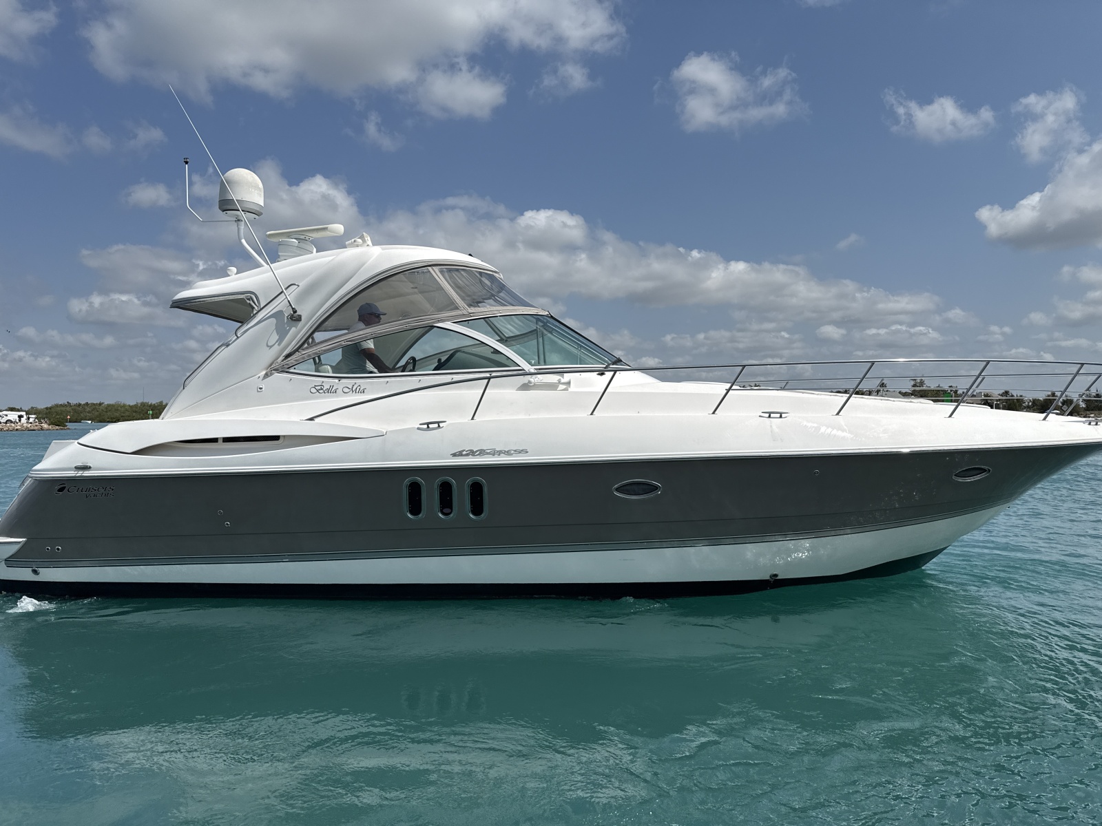 2006 Cruisers Yachts 420 Express — photo 1
