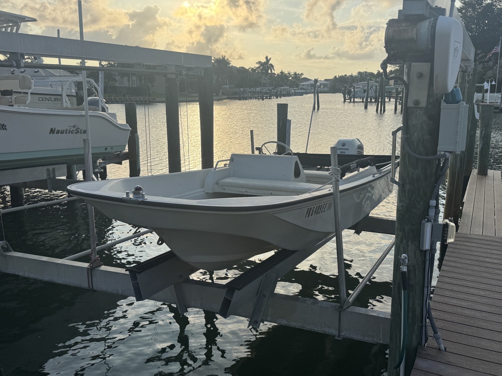 1992 Boston Whaler 17 Montauk (Sport GLS) — photo 1