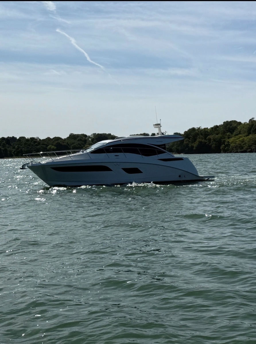 2017 Sea Ray 400 Sundancer — photo 1